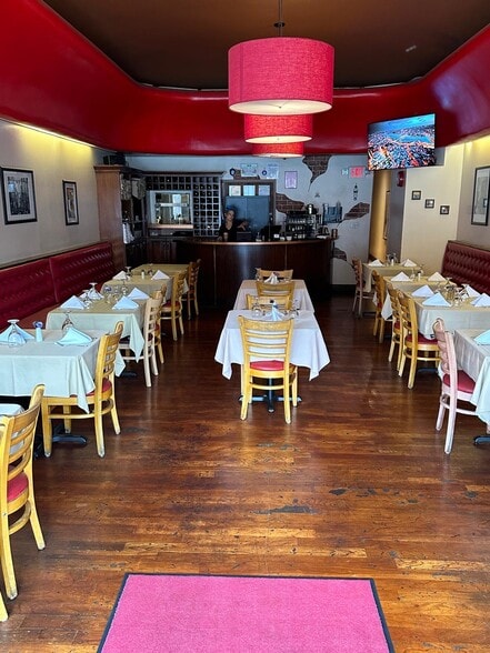 More Photos Of 324-326 S Beverly Dr, Beverly Hills Restaurant For Lease