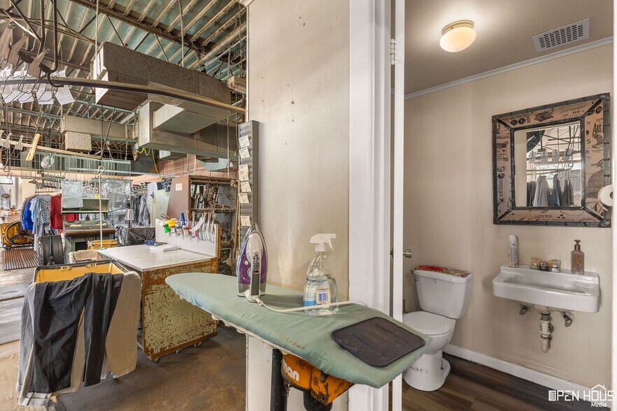 More Photos Of 1915 Kemp Blvd, Wichita Falls Office For Sale