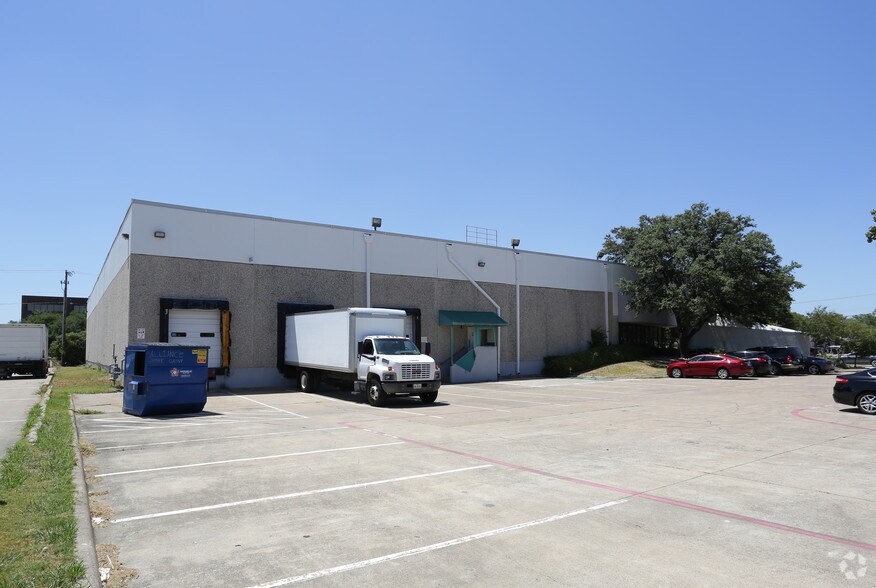 More Photos Of 734 W Carrier Pky, Grand Prairie Warehouse For Lease