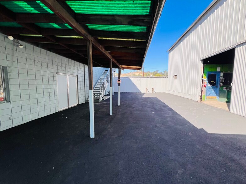 More Photos Of 2219 Fair Park Ave, Los Angeles Warehouse For Lease