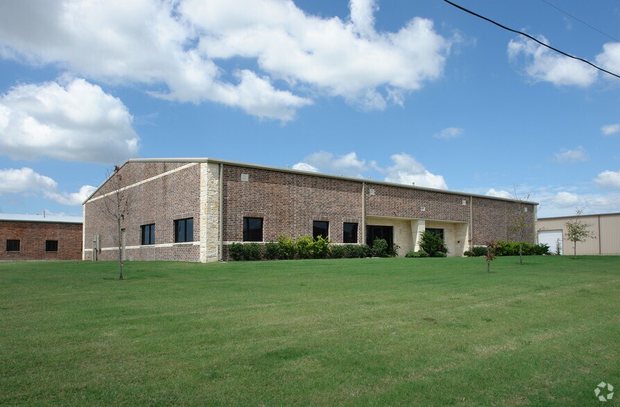 More Photos Of 10 Regency Dr, Wylie Light Distribution For Lease