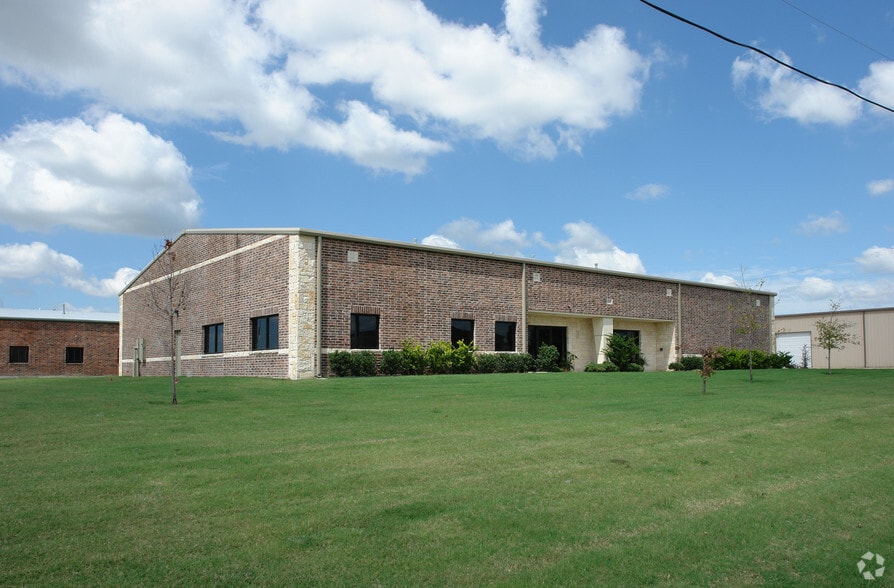 More Photos Of 10 Regency Dr, Wylie Light Distribution For Lease