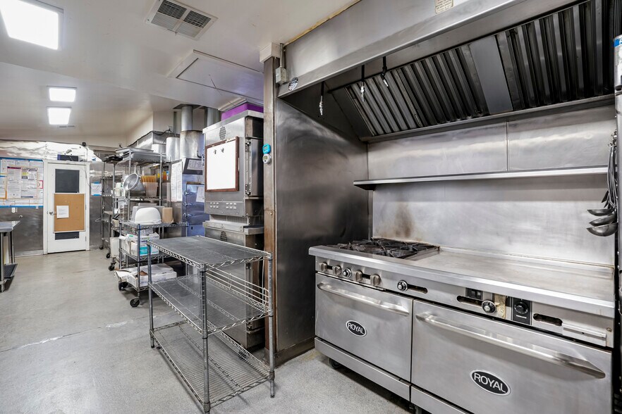 More Photos Of 669 E Sheldon St, Prescott Restaurant For Lease