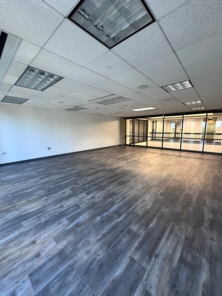 More Photos Of 730 Holiday Dr, Pittsburgh Office For Lease