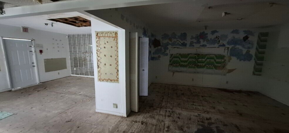 More Photos Of 7789 131st St, Seminole Office For Sale