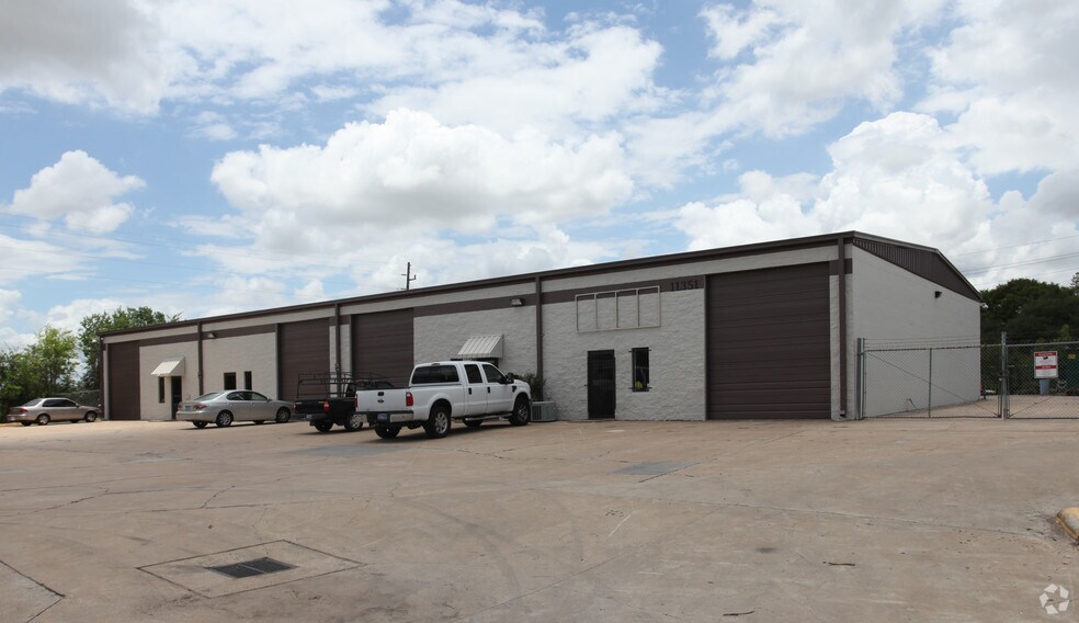Primary Photo Of 11351 Jones Rd W, Houston Flex For Lease