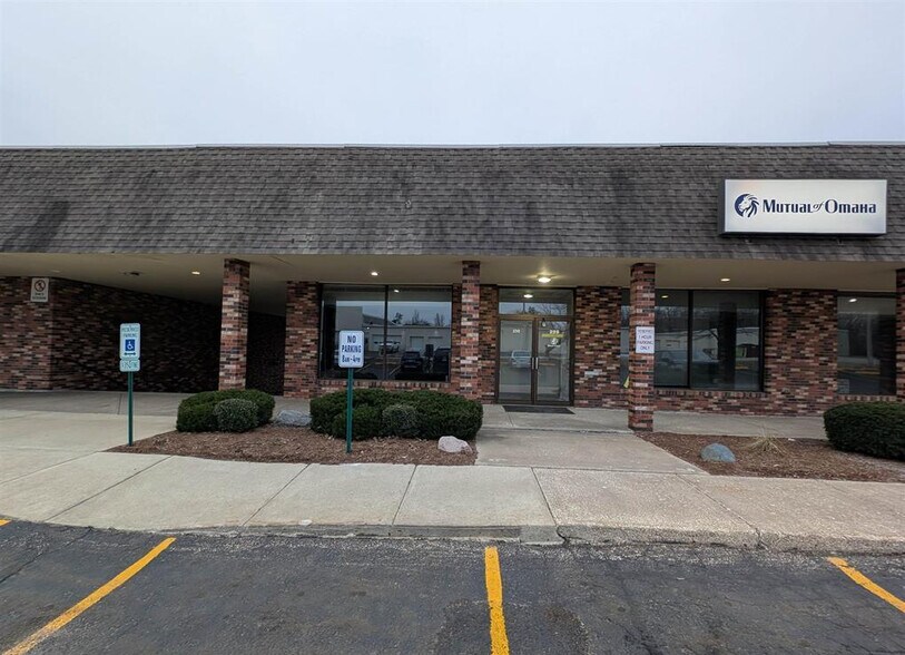 More Photos Of 7501 N University St, Peoria General Retail For Lease