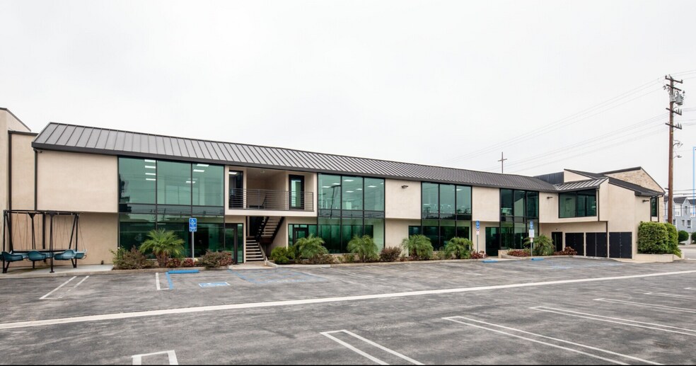 More Photos Of 18093 Prairie Ave, Torrance Office For Sale