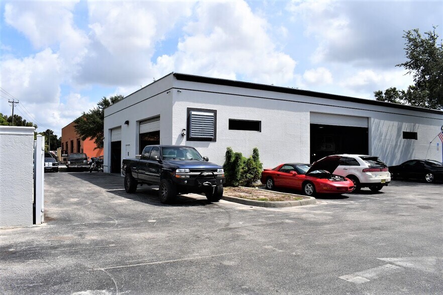 More Photos Of 25090 Bernwood Dr, Bonita Springs Showroom For Sale
