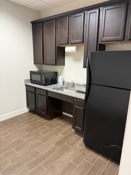 More Photos Of 633 E Fernhurst Dr, Katy Medical For Sale