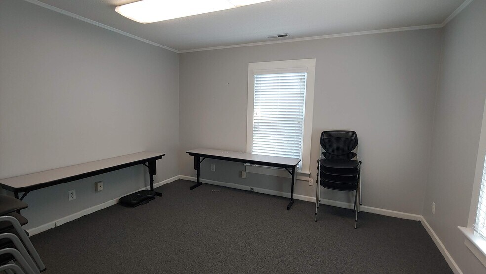 More Photos Of 407 W Main St, Lexington Office For Lease