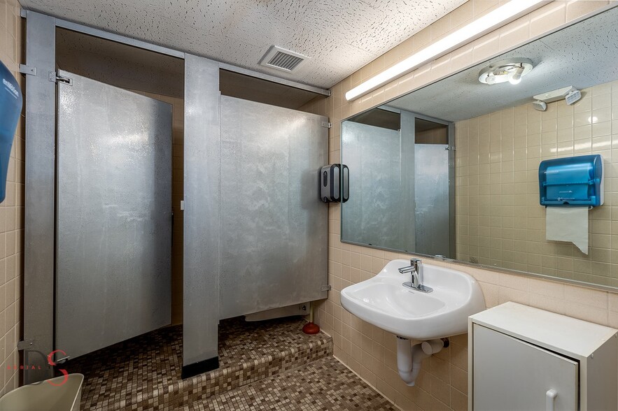 More Photos Of 612 Court St, Ottawa Medical For Sale