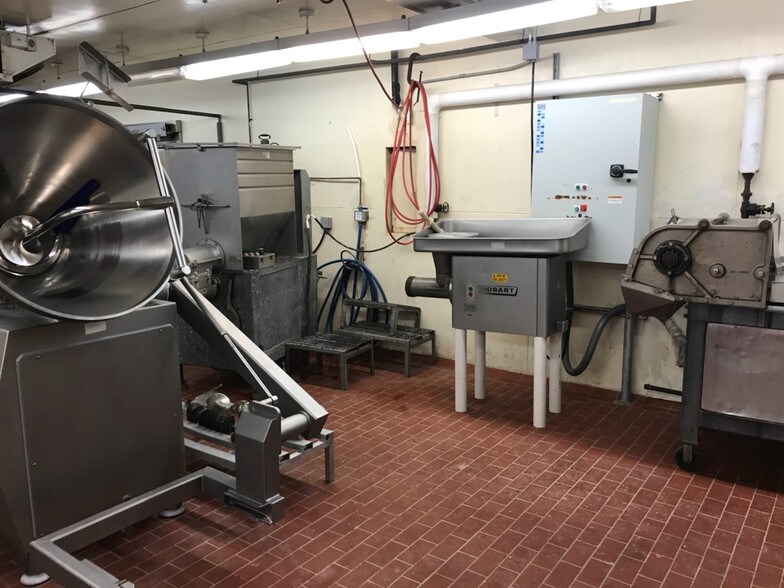 More Photos Of 10 Squirrelwood Rd, Woodland Park Warehouse For Lease