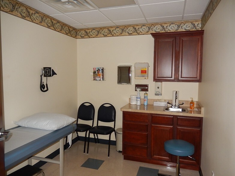 More Photos Of 2335 Chesterfield Ave, Charleston Medical For Sale