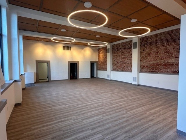 More Photos Of 348 State St, Weiser Storefront Retail Office For Lease