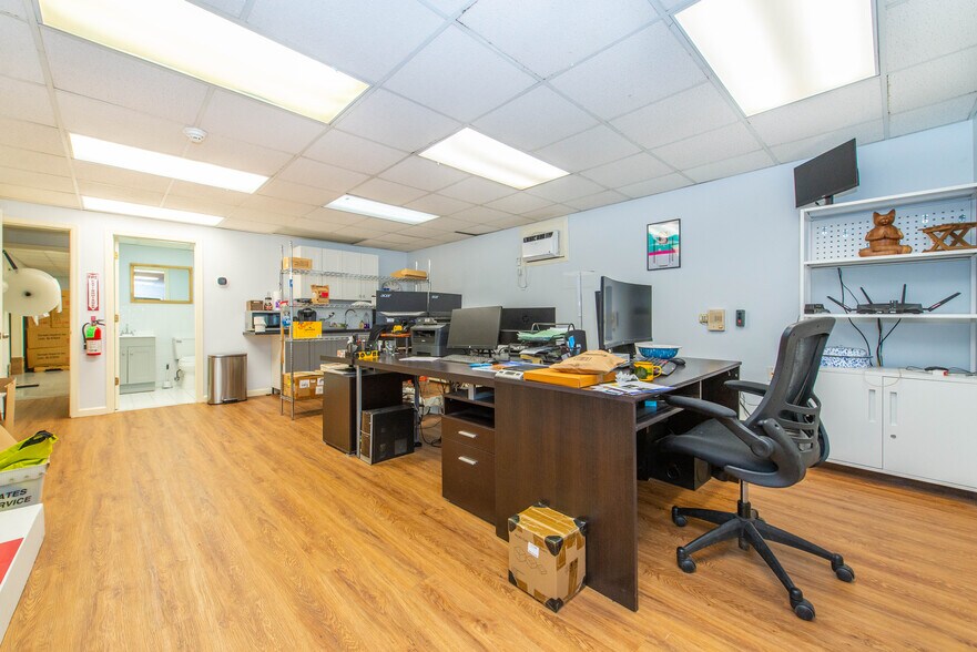 More Photos Of 148 Myer St, Hackensack Warehouse For Lease