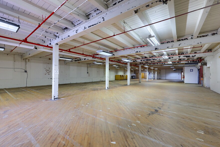 More Photos Of 704 Main St, Akron Flex For Sale