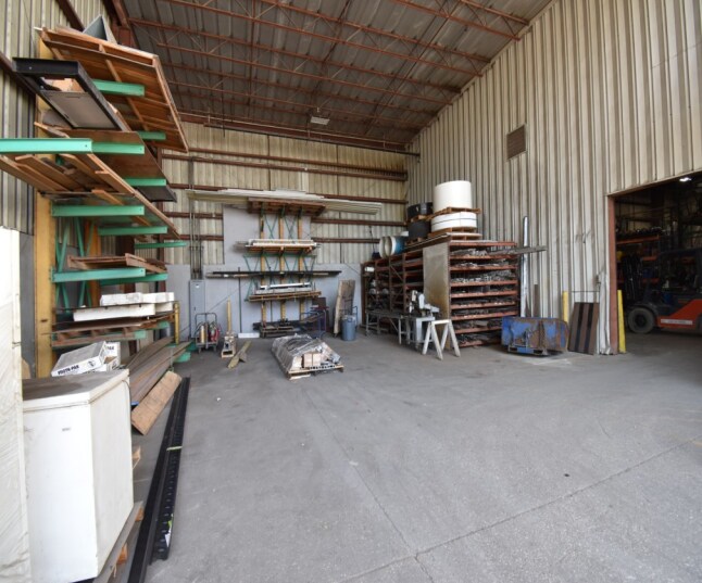 More Photos Of 4601-4608 Crossroads Industrial Dr, Bridgeton Warehouse For Lease