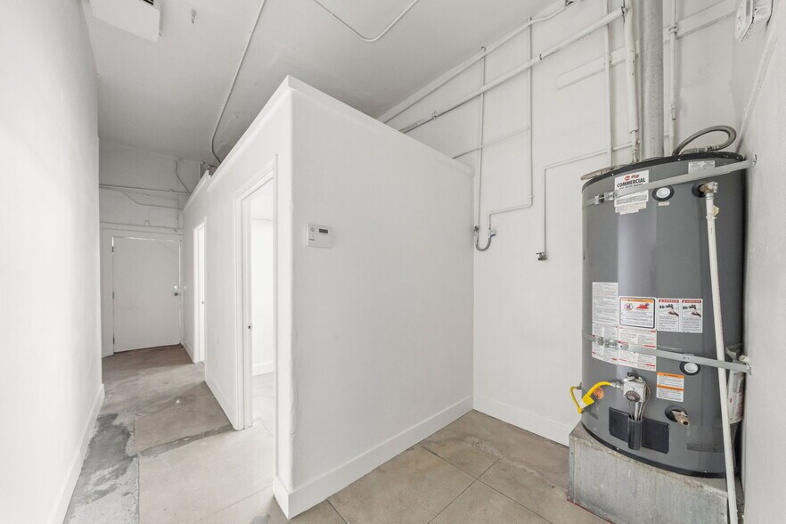 More Photos Of 101-113 E Anaheim St, Wilmington Storefront For Lease