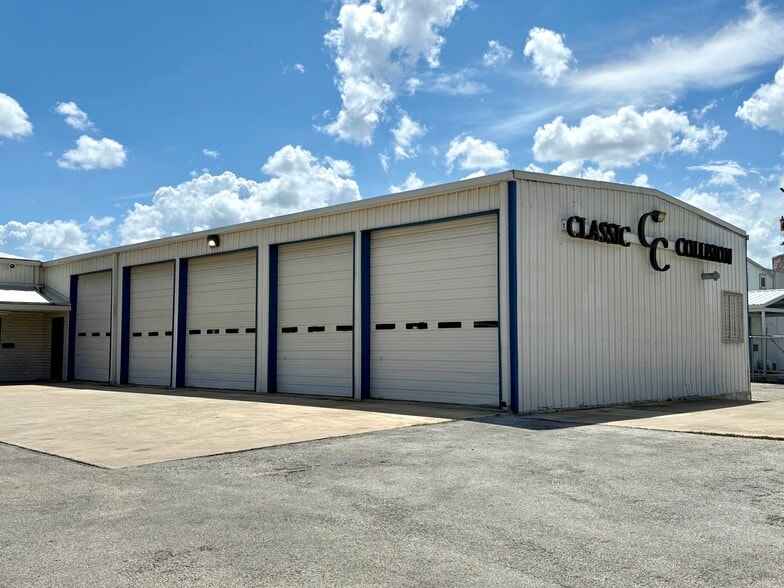 More Photos Of 1830 Jackson Keller Rd, San Antonio Warehouse For Sale