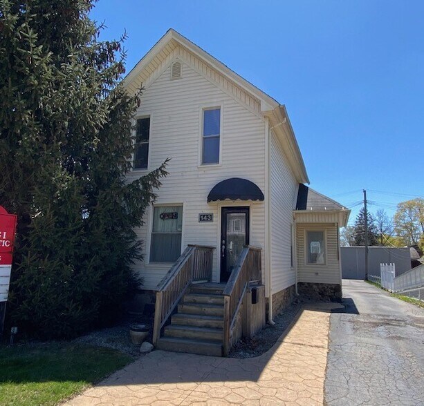 Primary Photo Of 143 W Saint Clair St, Romeo Medical For Sale