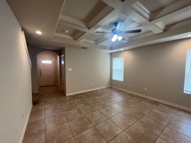 More Photos Of 7014 Donovan Way, San Antonio Apartments For Sale