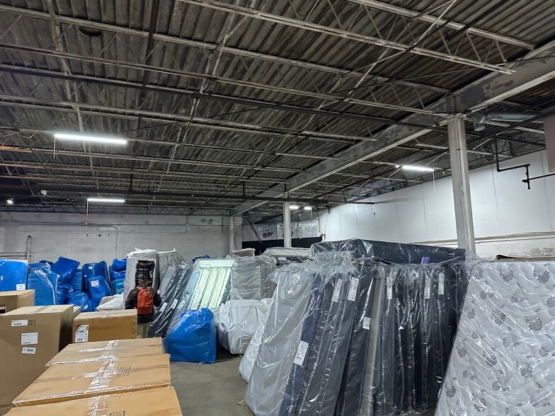 More Photos Of 341 Goddard Rd, Wyandotte Self Storage For Sale