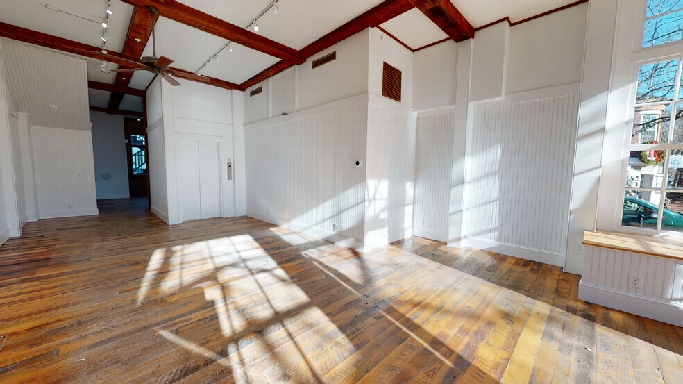 More Photos Of 33 Main St, Nantucket Storefront Retail Office For Lease