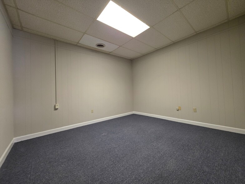 More Photos Of 404 St Andrews Dr, Greenville Office For Lease