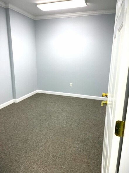 More Photos Of 8402 Six Forks Rd, Raleigh Office For Lease