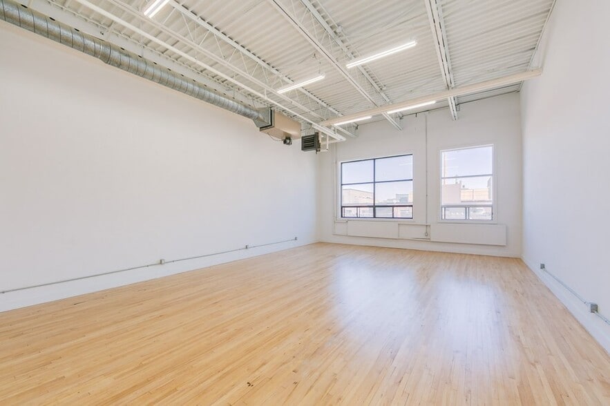 More Photos Of 276 Carlaw Av, Toronto Showroom For Lease