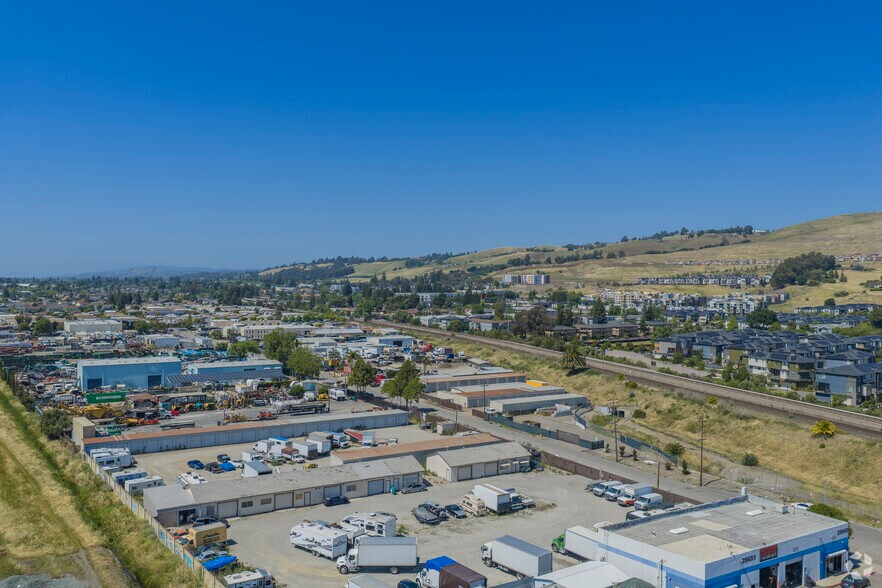 More Photos Of 29480 Pacific St, Hayward Self Storage For Sale
