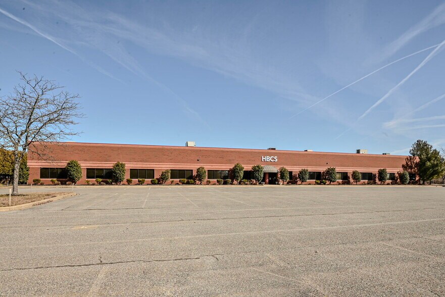 More Photos Of 118 Lukens Dr, New Castle Unknown For Lease