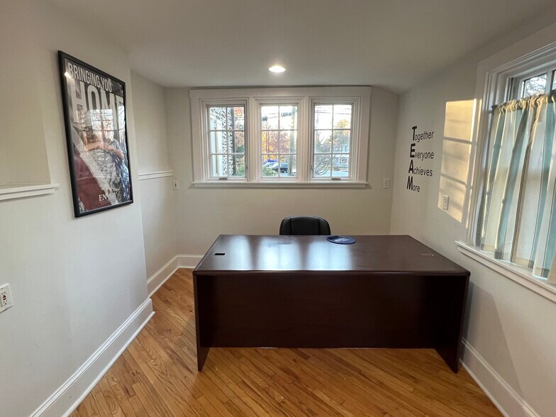 More Photos Of 98 Darby Rd, Paoli Office Residential For Lease