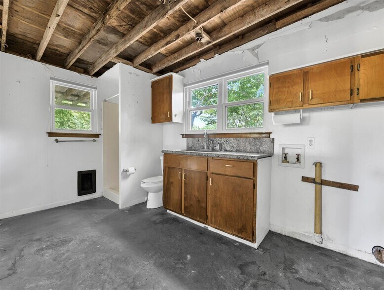 More Photos Of 11304 Fostoria Rd, Cleveland Land For Sale