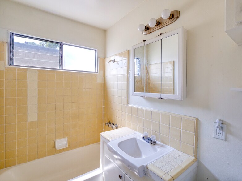 More Photos Of 8520 Sunland Blvd, Sun Valley Apartments For Sale