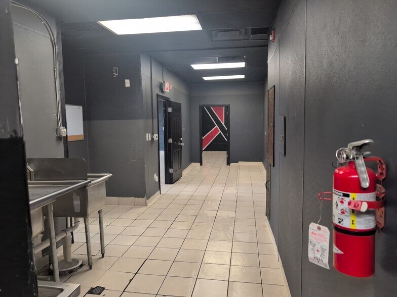 More Photos Of 45788 Woodward Ave, Pontiac Restaurant For Lease