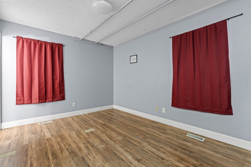 More Photos Of 2179 Miamisburg Centerville Rd, Dayton Office For Sale