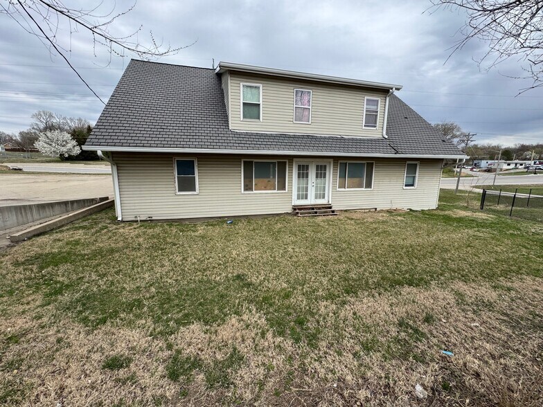 More Photos Of 9403 E 40 Hwy, Independence Warehouse For Sale