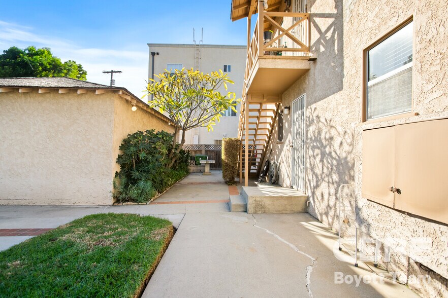 More Photos Of 6504 Woodley Ave, Van Nuys Apartments For Sale
