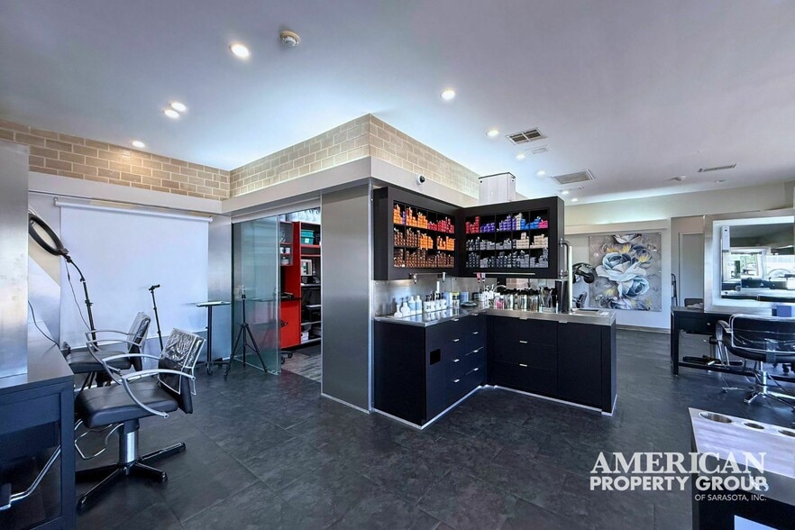 More Photos Of 2345 Bee Ridge Rd, Sarasota Storefront Retail Office For Sale