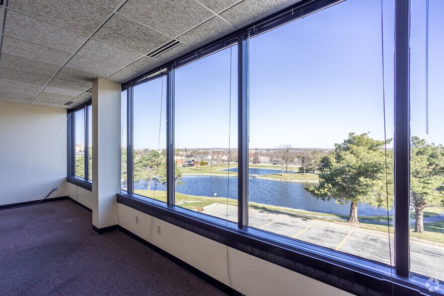 More Photos Of 4445 Corporate Dr, West Des Moines Medical For Lease