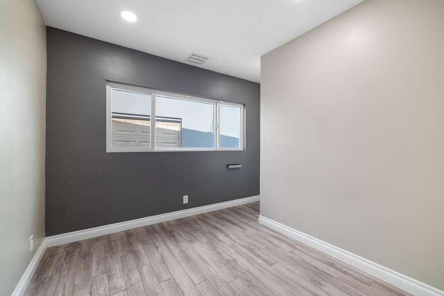 More Photos Of 5709 E Beverly Blvd, Los Angeles Office Residential For Lease