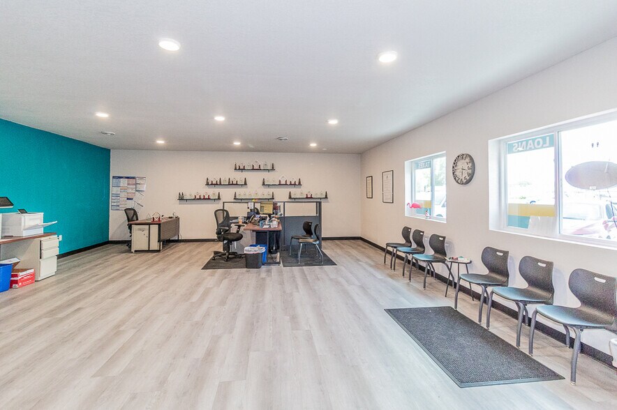 More Photos Of 1186 N Shawano St, New London General Retail For Lease