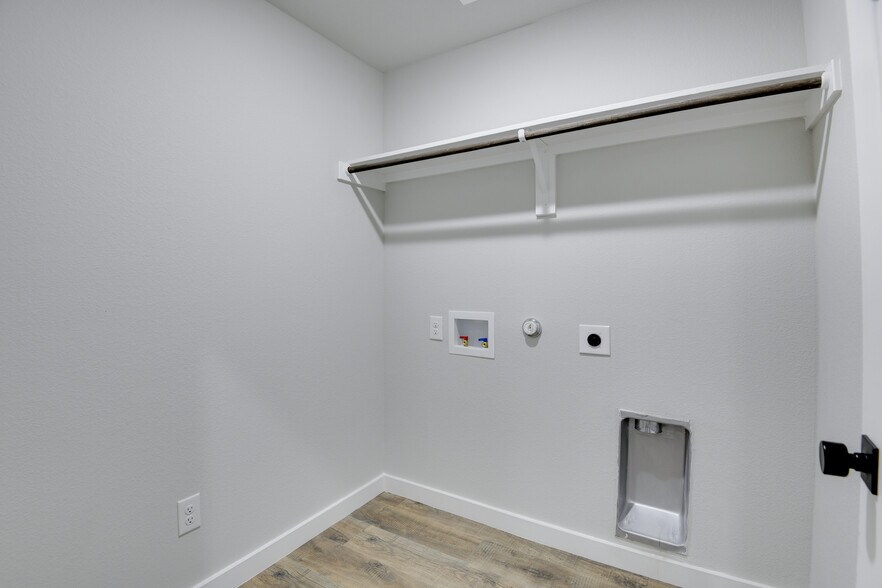 More Photos Of 4405 Clovis Ct, Midlothian Apartments For Sale