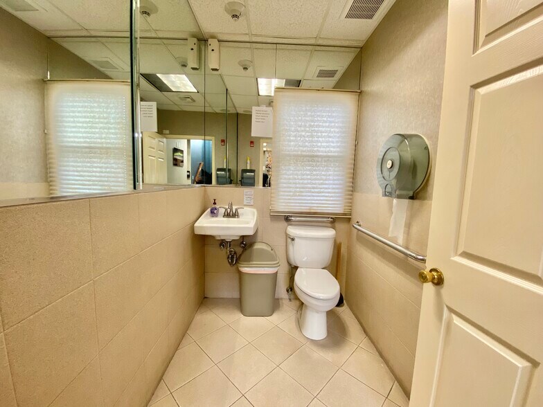 More Photos Of 559 Atlantic Ave, East Rockaway Medical For Lease