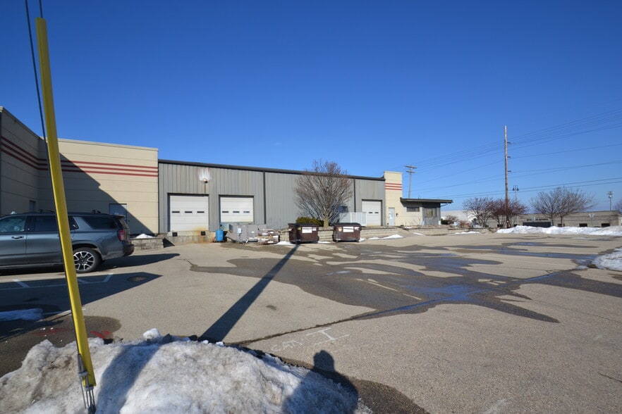 More Photos Of 6915 Raywood Rd, Monona Warehouse For Sale