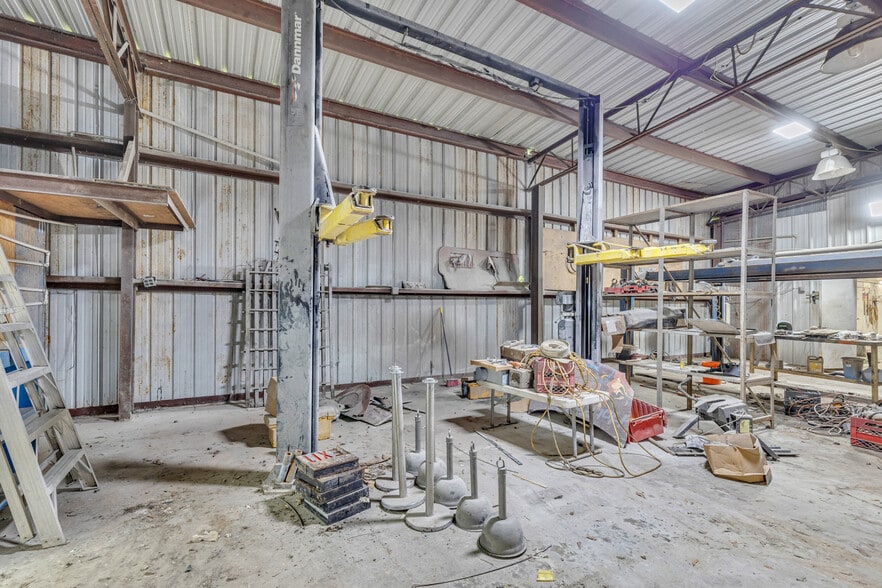 More Photos Of 15001 S Mills Rd, Gulfport Warehouse For Sale