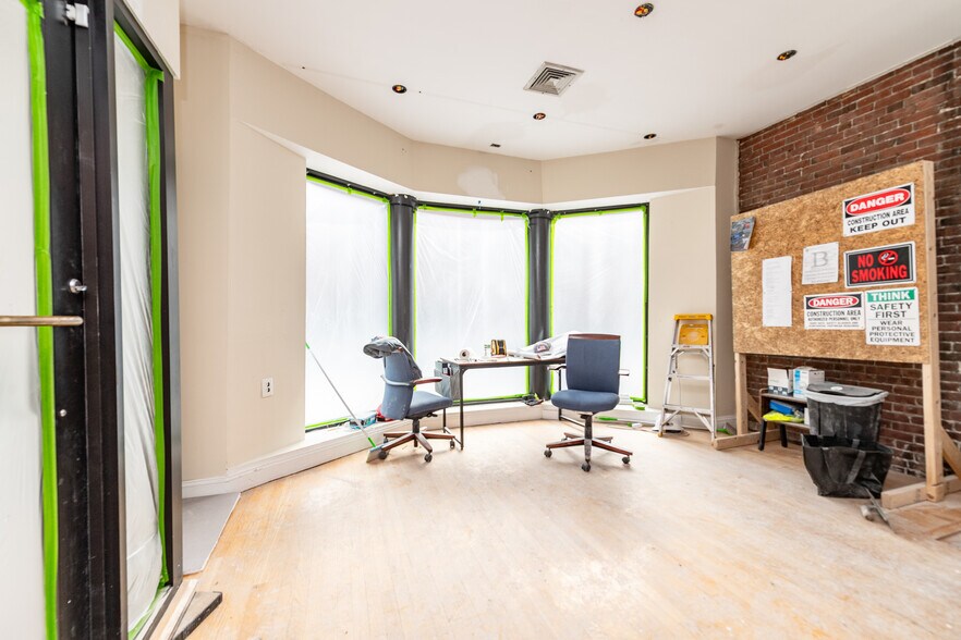 More Photos Of 297 Newbury St, Boston Storefront Retail Office For Lease
