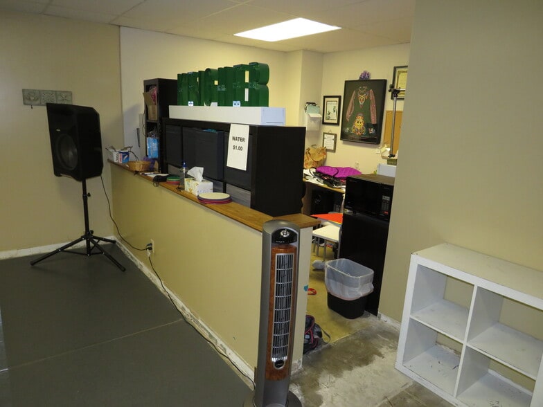 More Photos Of 113-137 W Wapella St, Minooka General Retail For Lease